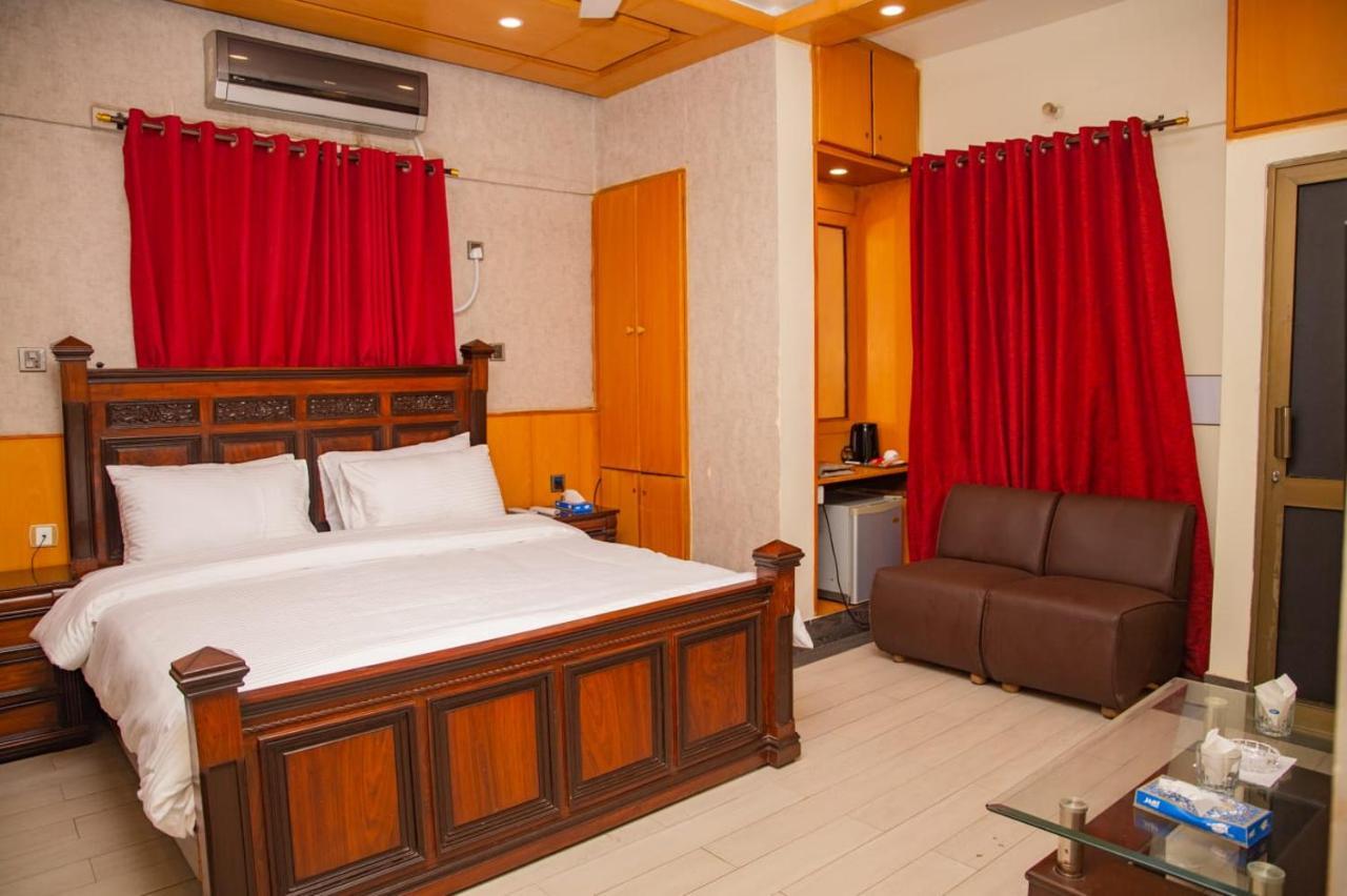 Elet Business Hotel Karachi Bagian luar foto