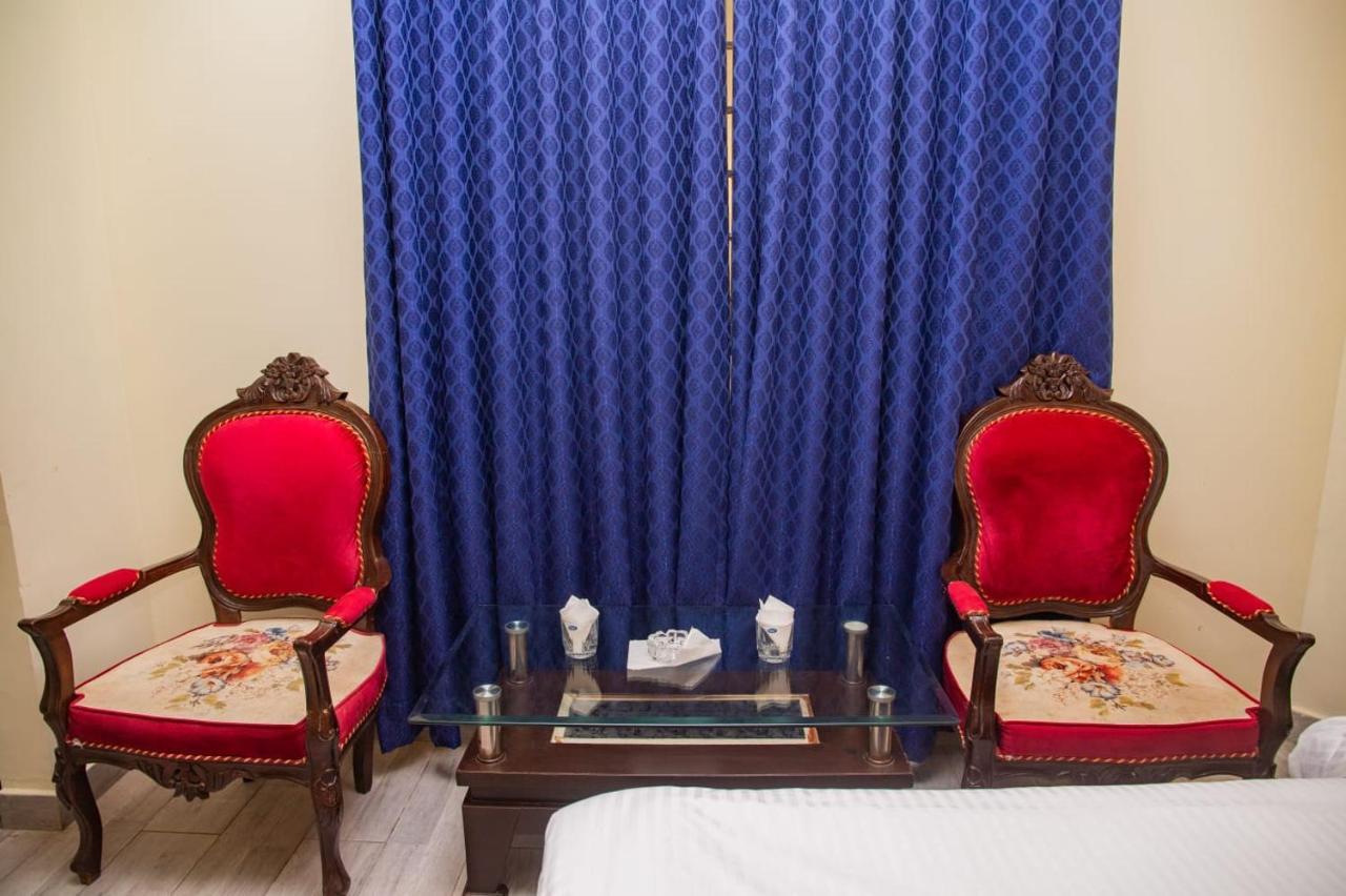 Elet Business Hotel Karachi Bagian luar foto