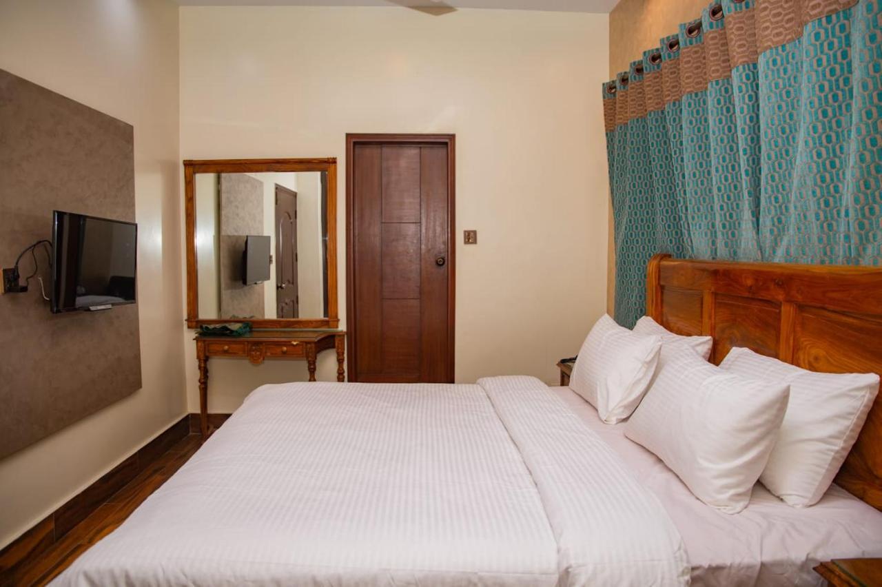 Elet Business Hotel Karachi Bagian luar foto