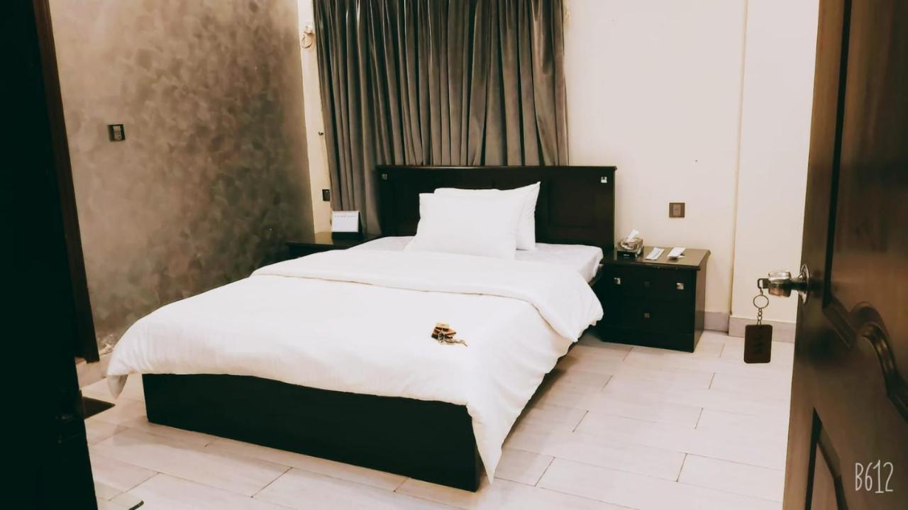 Elet Business Hotel Karachi Bagian luar foto