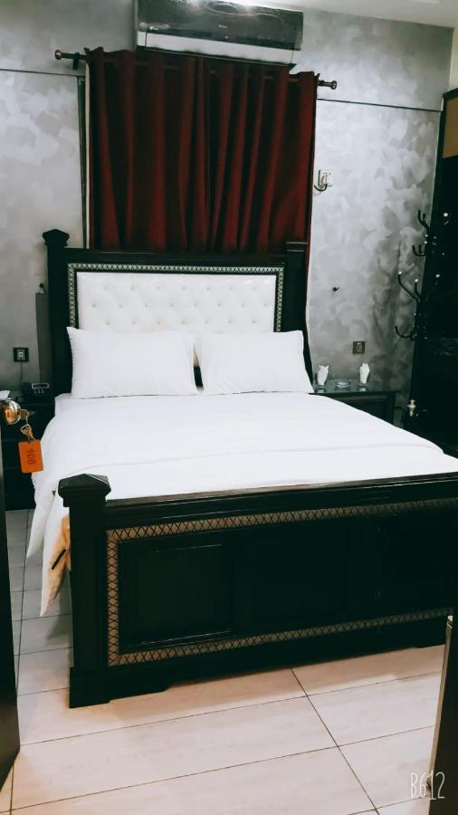 Elet Business Hotel Karachi Bagian luar foto