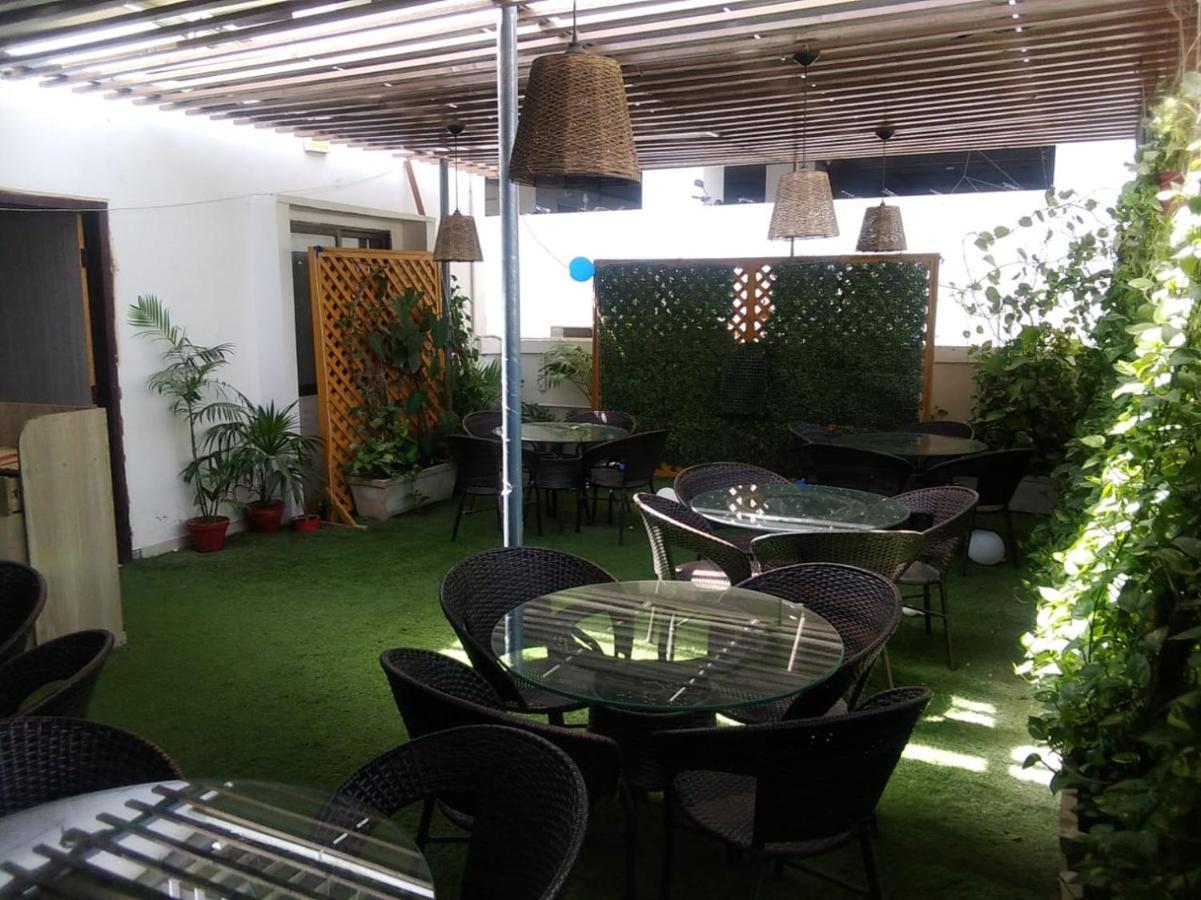 Elet Business Hotel Karachi Bagian luar foto