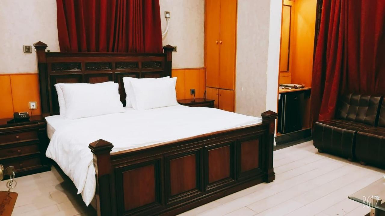 Elet Business Hotel Karachi Bagian luar foto