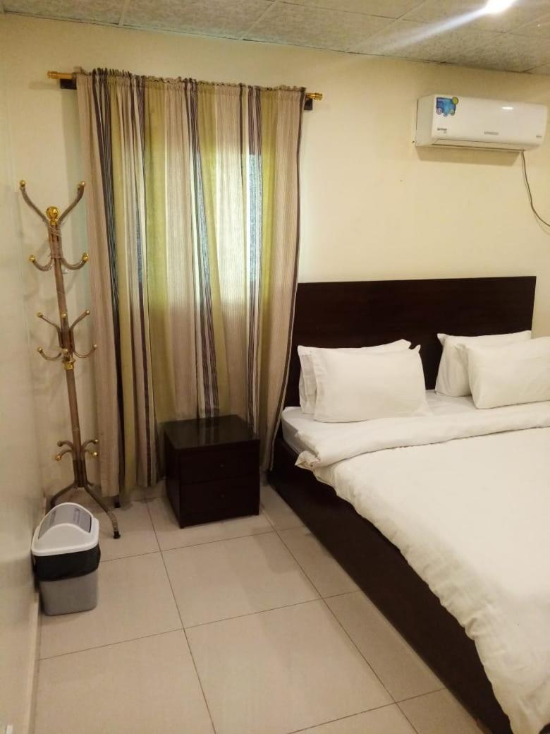 Elet Business Hotel Karachi Bagian luar foto