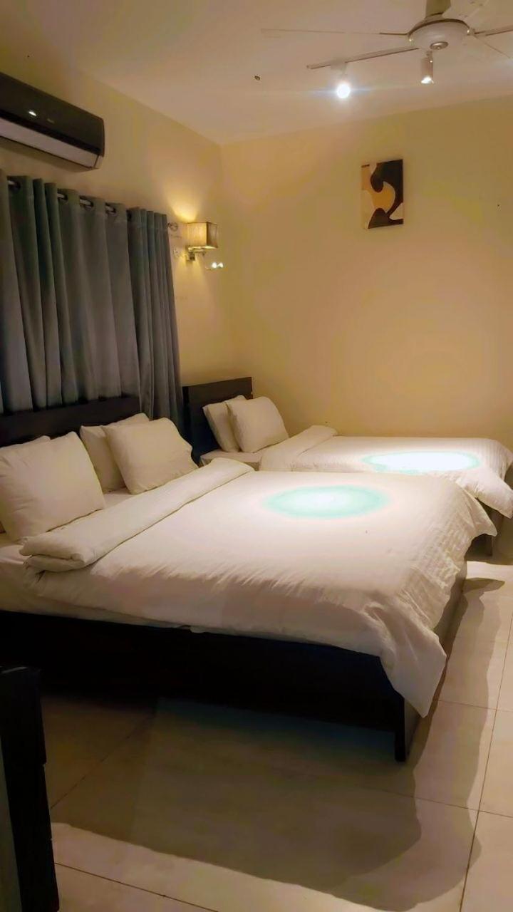 Elet Business Hotel Karachi Bagian luar foto