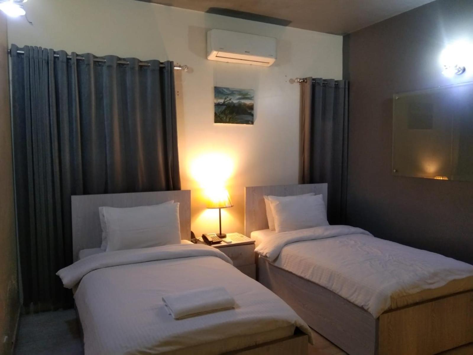 Elet Business Hotel Karachi Bagian luar foto