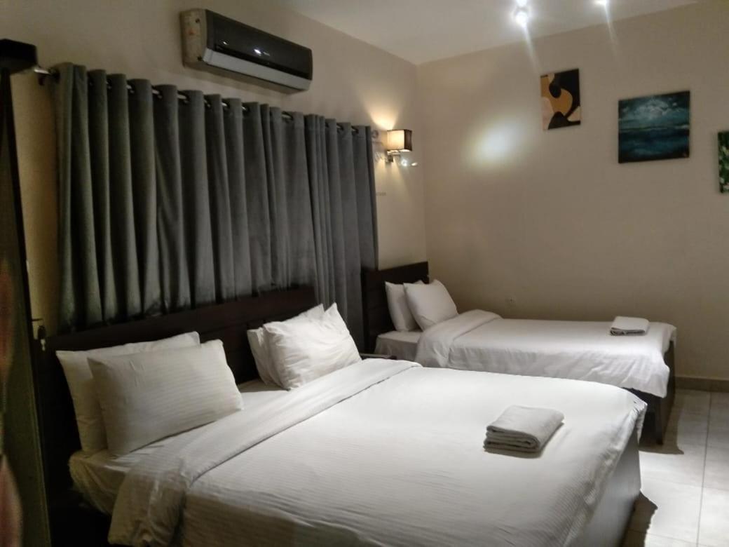 Elet Business Hotel Karachi Bagian luar foto